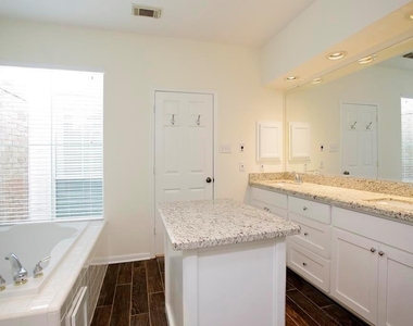 6902 Afton Woods Drive - Photo Thumbnail 12