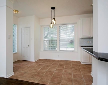 6902 Afton Woods Drive - Photo Thumbnail 9
