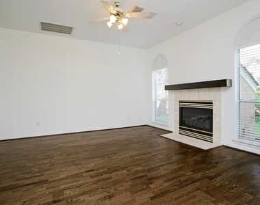 6902 Afton Woods Drive - Photo Thumbnail 8