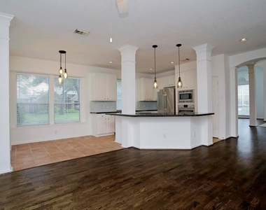 6902 Afton Woods Drive - Photo Thumbnail 2