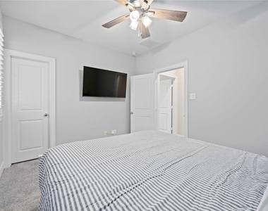 1324 W Pierce St - Photo Thumbnail 22