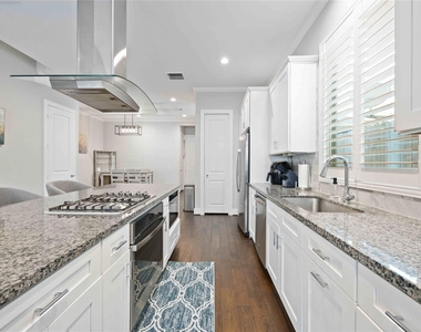 1324 W Pierce St - Photo Thumbnail 8
