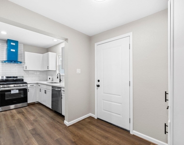 3106 Michigan Street - Photo Thumbnail 7