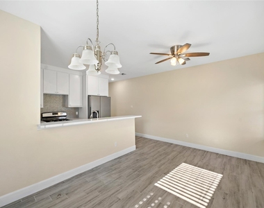 5618 Ridgeway Drive - Photo Thumbnail 12