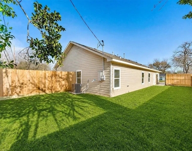 5618 Ridgeway Drive - Photo Thumbnail 4