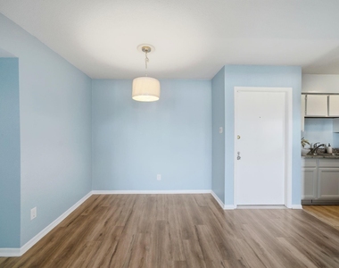 8523 Hearth Drive - Photo Thumbnail 9