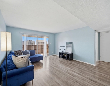 8523 Hearth Drive - Photo Thumbnail 4