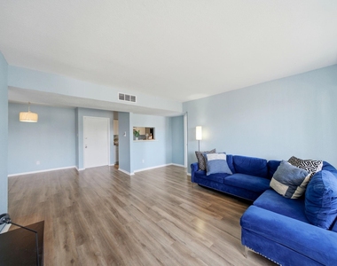 8523 Hearth Drive - Photo Thumbnail 5