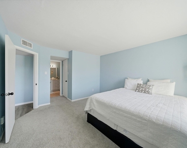 8523 Hearth Drive - Photo Thumbnail 13