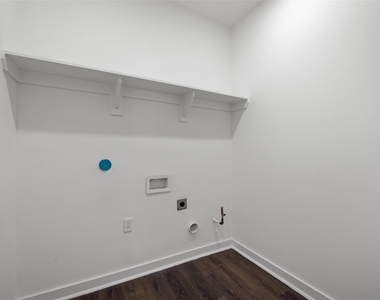 7430 Avenue E - Photo Thumbnail 6
