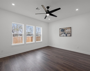 7430 Avenue E - Photo Thumbnail 25