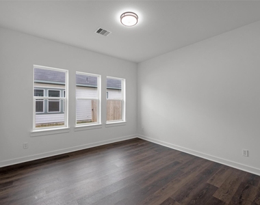7430 Avenue E - Photo Thumbnail 11