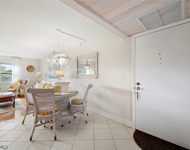 1085 Forest Lakes Drive - Photo Thumbnail 2