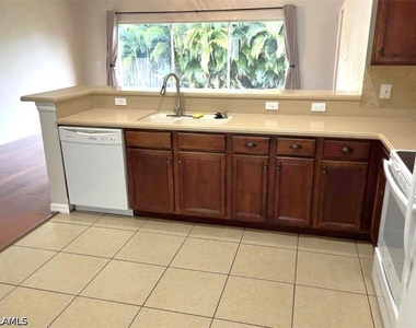 8334 Robin Road - Photo Thumbnail 2