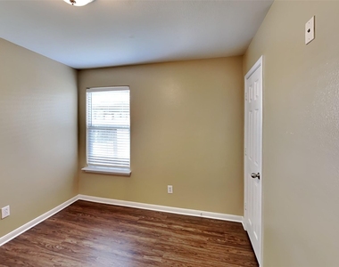 3926 Cloudbluff Lane - Photo Thumbnail 9