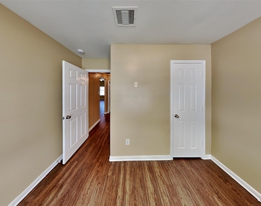 3926 Cloudbluff Lane - Photo Thumbnail 12