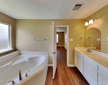 3926 Cloudbluff Lane - Photo Thumbnail 8
