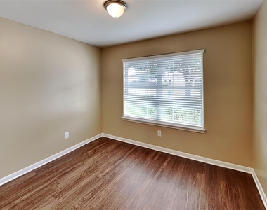 3926 Cloudbluff Lane - Photo Thumbnail 13