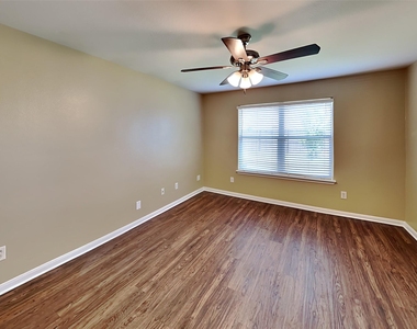 3926 Cloudbluff Lane - Photo Thumbnail 7