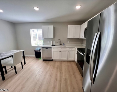 4102 Se 19th Place - Photo Thumbnail 3