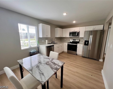 4102 Se 19th Place - Photo Thumbnail 4