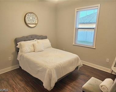 1919 Sw 26th Terrace - Photo Thumbnail 18