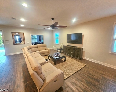 1919 Sw 26th Terrace - Photo Thumbnail 6