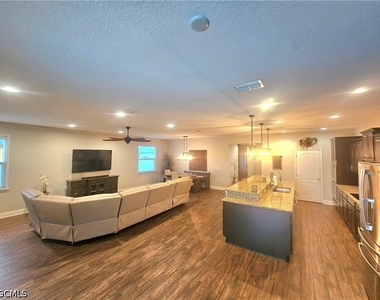 1919 Sw 26th Terrace - Photo Thumbnail 8
