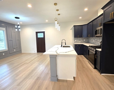 19539 Dunbar Avenue - Photo Thumbnail 2