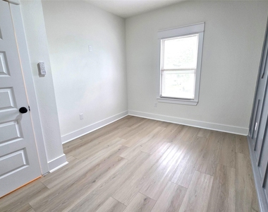 19539 Dunbar Avenue - Photo Thumbnail 10