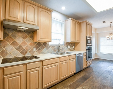 241 Blue Hill Drive - Photo Thumbnail 7