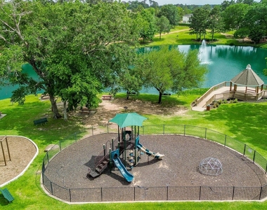 241 Blue Hill Drive - Photo Thumbnail 31