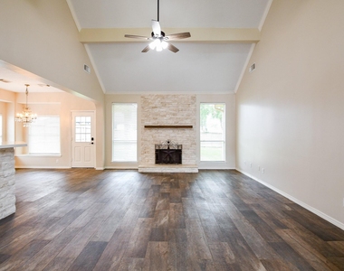 241 Blue Hill Drive - Photo Thumbnail 15