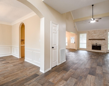 241 Blue Hill Drive - Photo Thumbnail 4