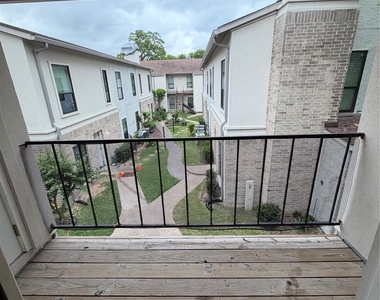 2425 Augusta Drive - Photo Thumbnail 6