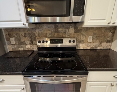2425 Augusta Drive - Photo Thumbnail 12