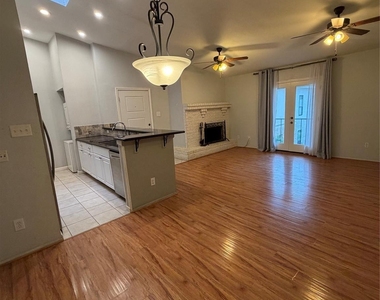 2425 Augusta Drive - Photo Thumbnail 14