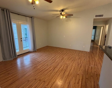 2425 Augusta Drive - Photo Thumbnail 5