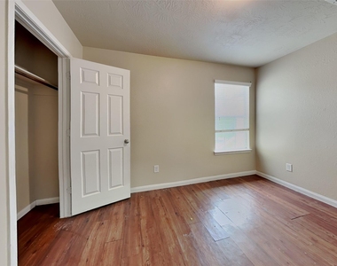 2618 Bammelwood Drive - Photo Thumbnail 9