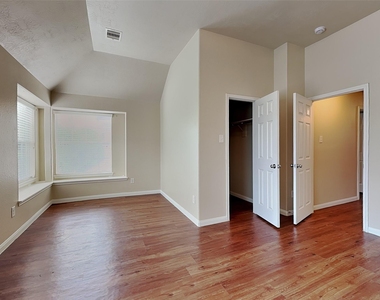 2618 Bammelwood Drive - Photo Thumbnail 3