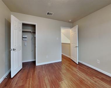 2618 Bammelwood Drive - Photo Thumbnail 10
