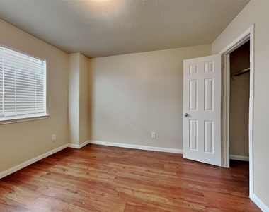 2618 Bammelwood Drive - Photo Thumbnail 12