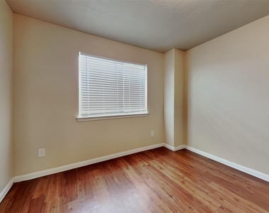 2618 Bammelwood Drive - Photo Thumbnail 11