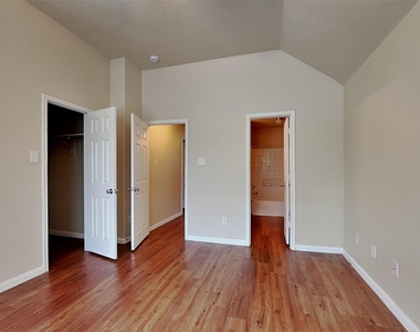 2618 Bammelwood Drive - Photo Thumbnail 4