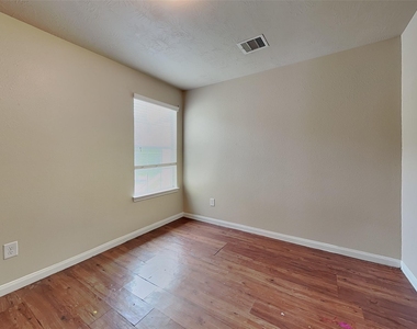 2618 Bammelwood Drive - Photo Thumbnail 7