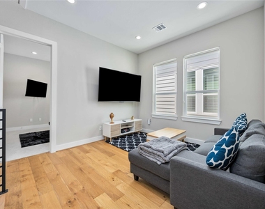 5821 Kansas Street - Photo Thumbnail 16