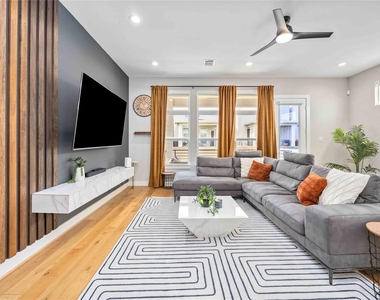 5821 Kansas Street - Photo Thumbnail 21