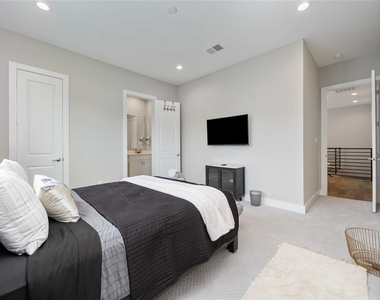 5821 Kansas Street - Photo Thumbnail 30