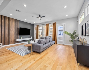 5821 Kansas Street - Photo Thumbnail 27