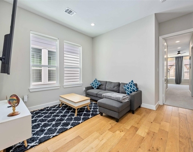 5821 Kansas Street - Photo Thumbnail 15